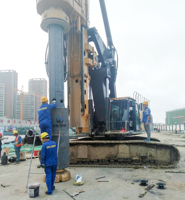 青島合錫源建設工程公司 XR360旋挖鉆機改裝配套一米潛孔錘開工大吉！